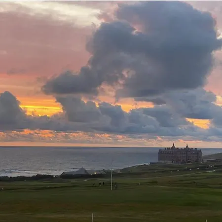 Bredon Court Overlooking Fistral Beach, Newquay *