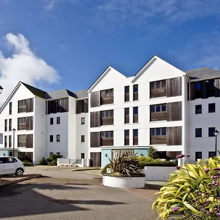21 Bredon Court Overlooking Fistral Beach, Newquay Apartment